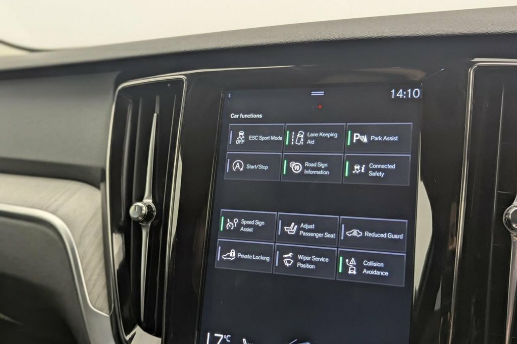 Volvo V60 D3 R-design Nav Ulez White #28