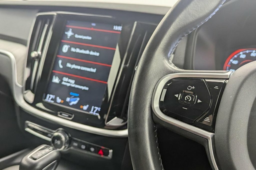 Volvo V60 D3 R-design Nav Ulez White #12