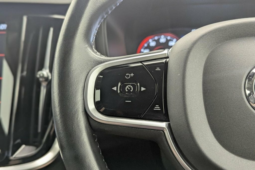 Volvo V60 D3 R-design Nav Ulez White #31