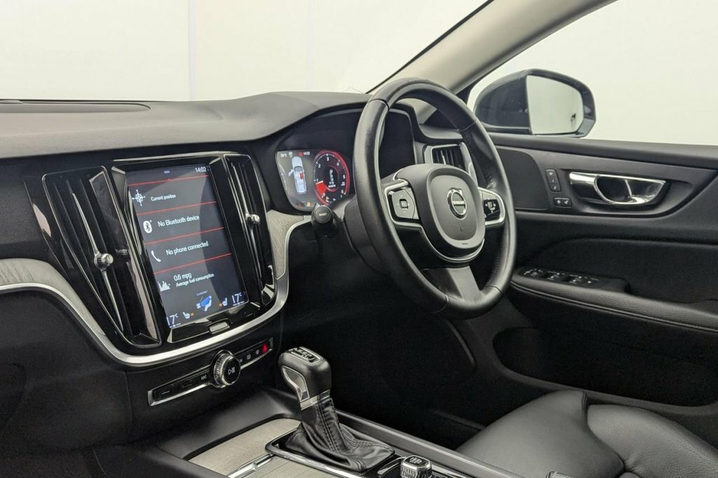 Volvo V60 D3 R-design Nav Ulez White #23