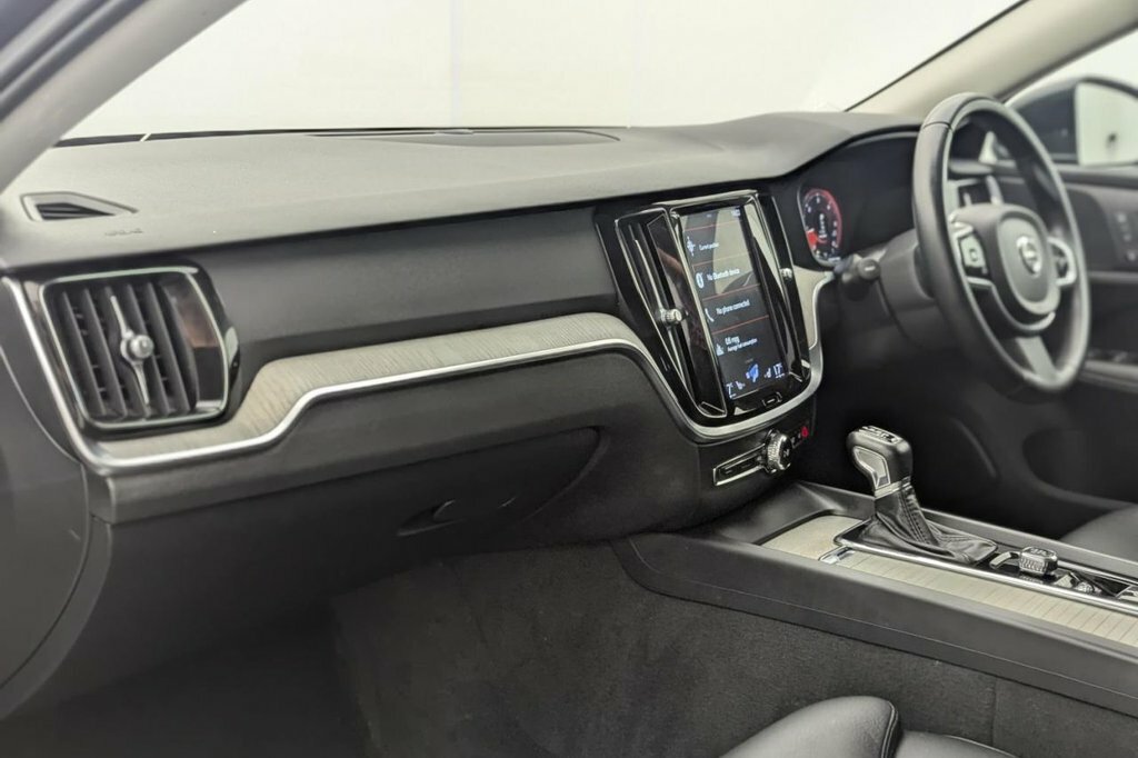 Volvo V60 D3 R-design Nav Ulez White #20