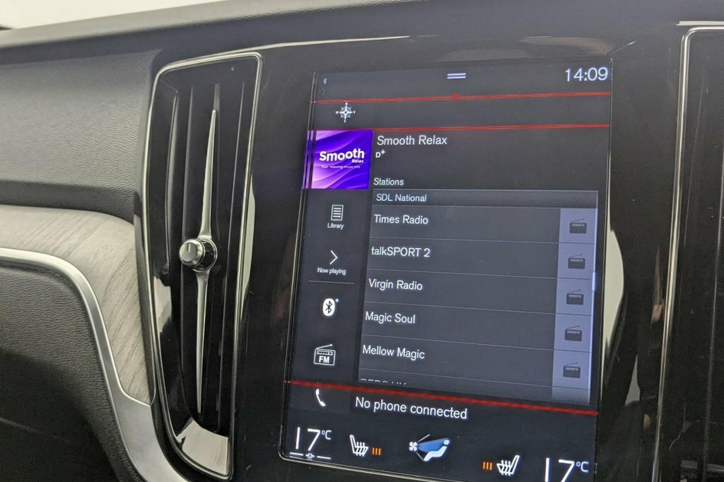 Volvo V60 D3 R-design Nav Ulez White #21
