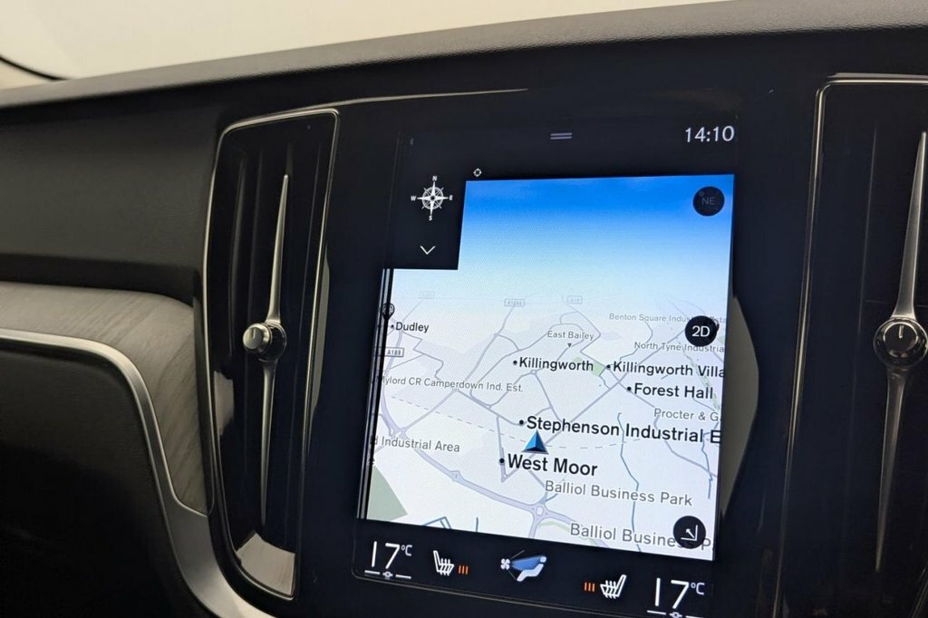 Volvo V60 D3 R-design Nav Ulez White #11