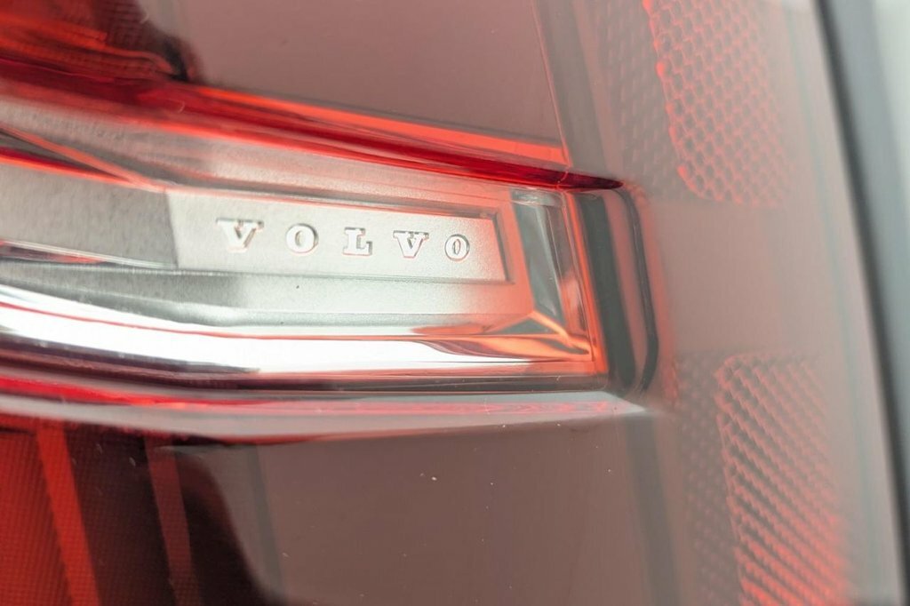 Volvo V60 D3 R-design Nav Ulez White #48