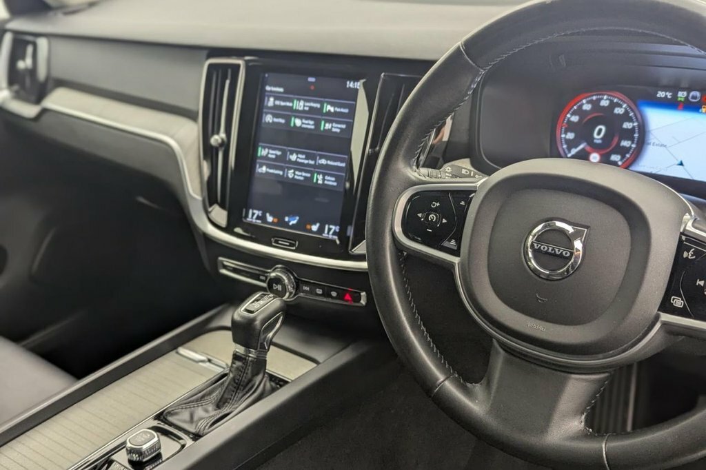 Volvo V60 D3 R-design Nav Ulez White #35