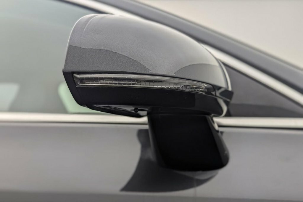Volvo V60 D3 R-design Nav Ulez White #37