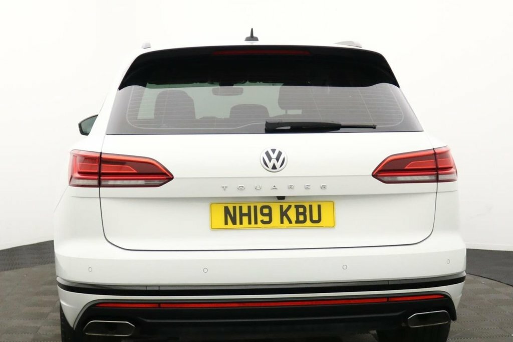 Volkswagen Touareg 3L Sel White #5