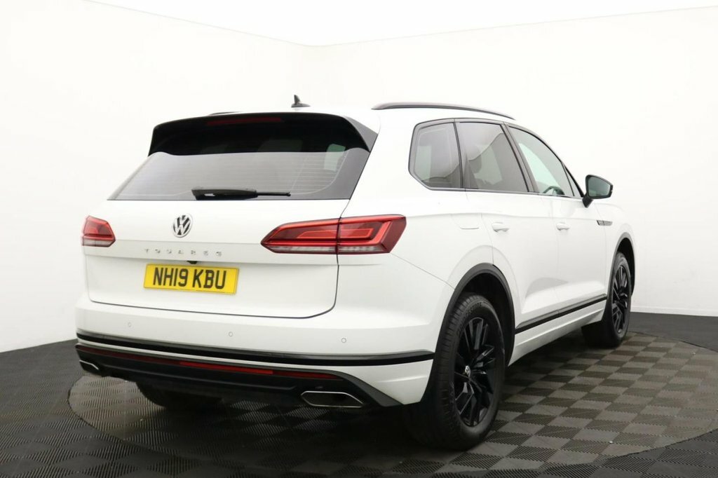 Volkswagen Touareg 3L Sel White #4