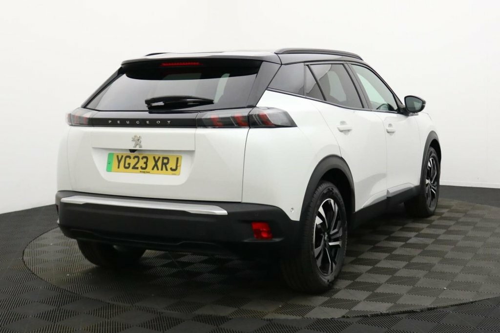 Peugeot e-2008 Suv White #4