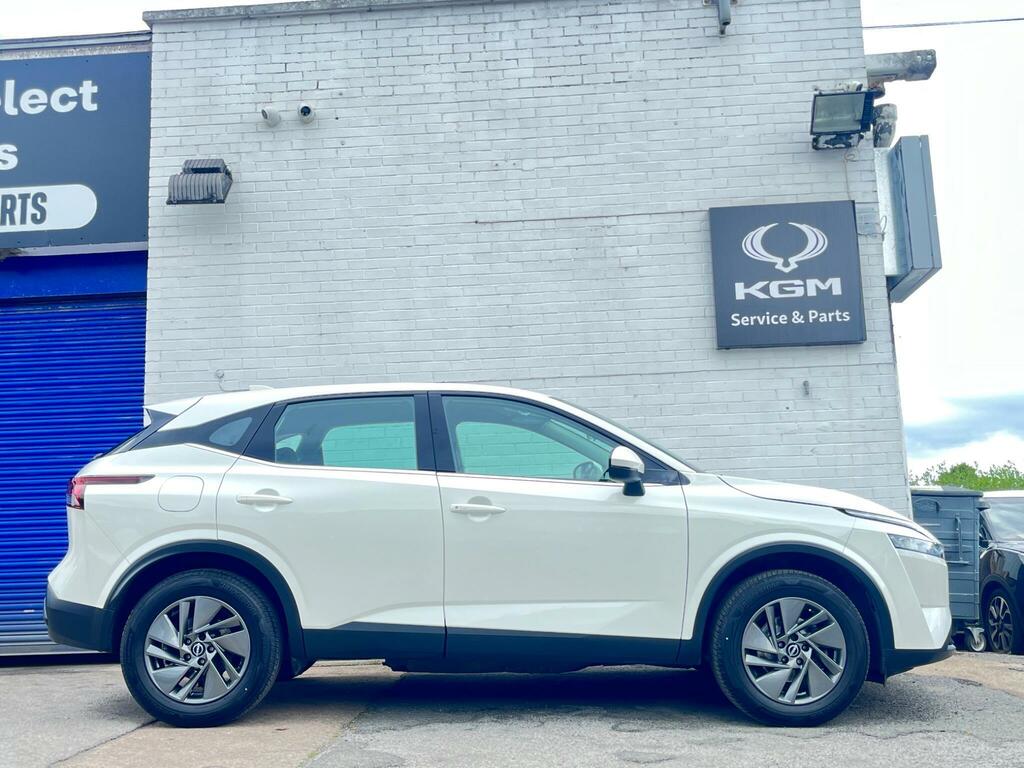 Nissan Qashqai 1.3 Dig-t Mhev Acenta Premium Euro 6 Ss White #4