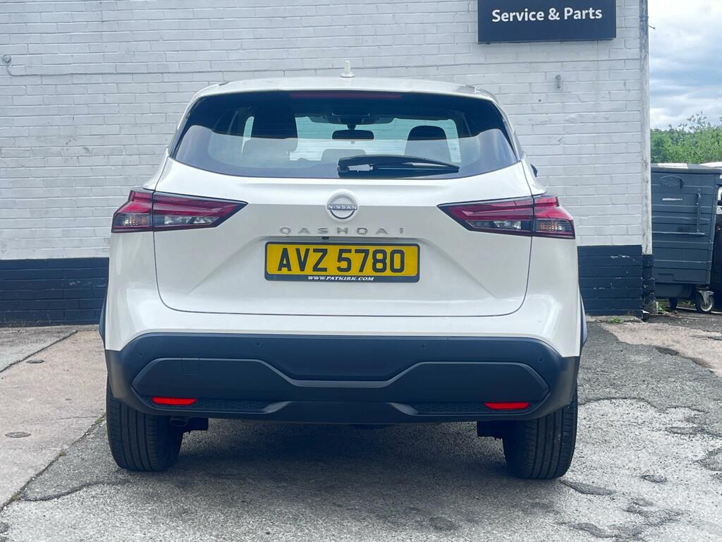 Nissan Qashqai 1.3 Dig-t Mhev Acenta Premium Euro 6 Ss White #3