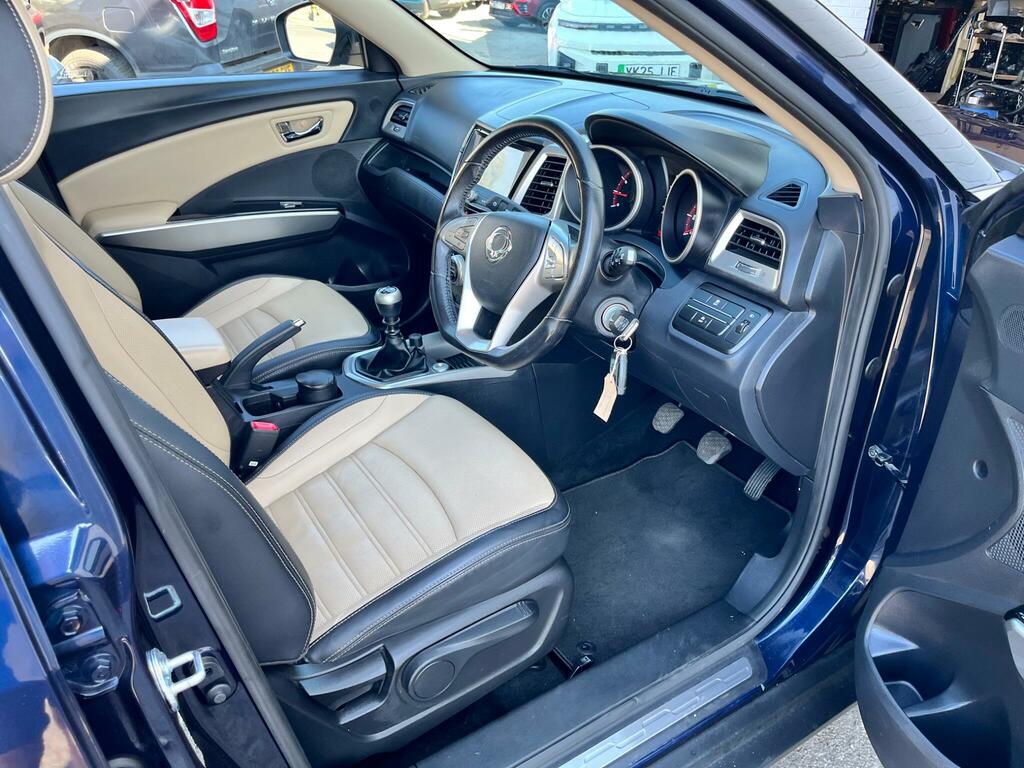 SsangYong Tivoli  White #10