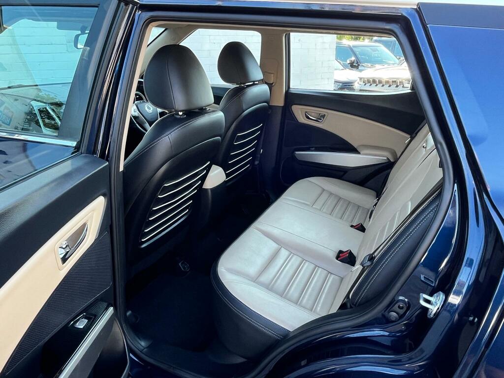 SsangYong Tivoli  White #11
