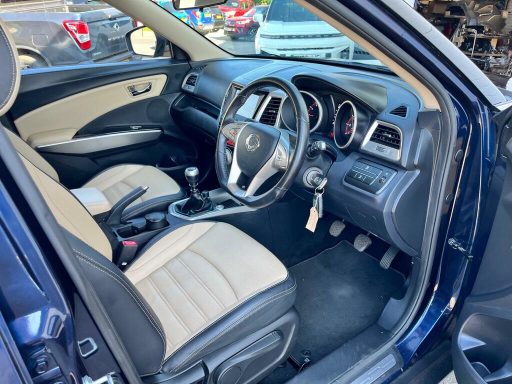 SsangYong Tivoli  White #9
