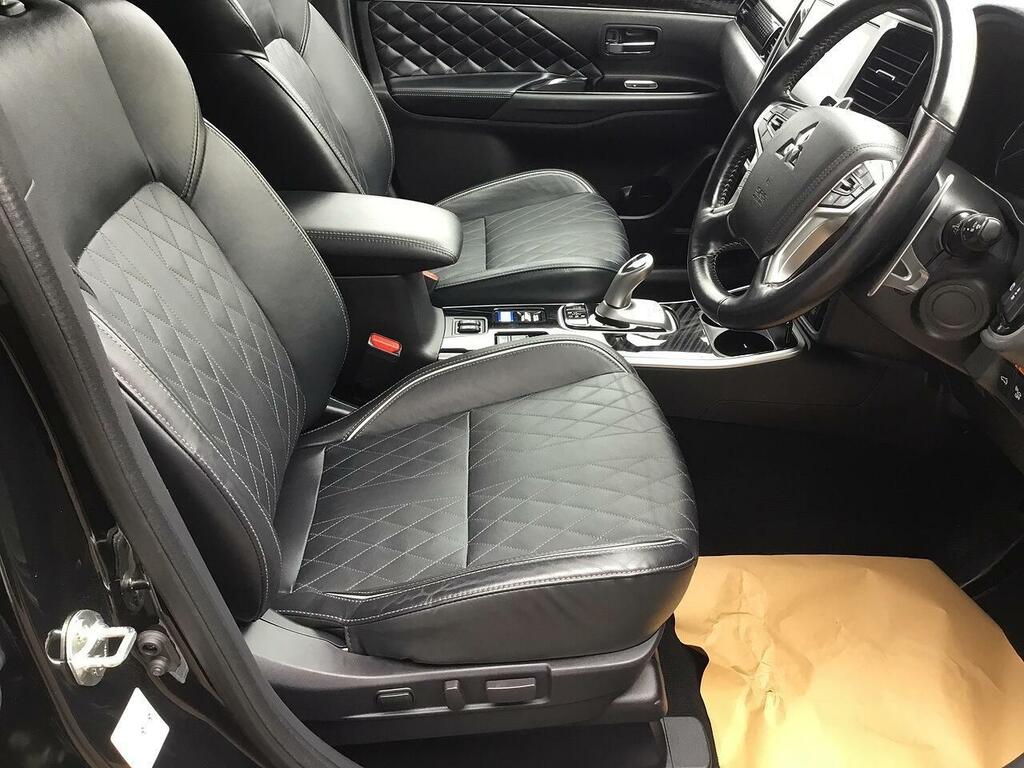 Mitsubishi Outlander 2.4H Twinmotor 13.8Kwh Exceed Suv Plug- Black #6
