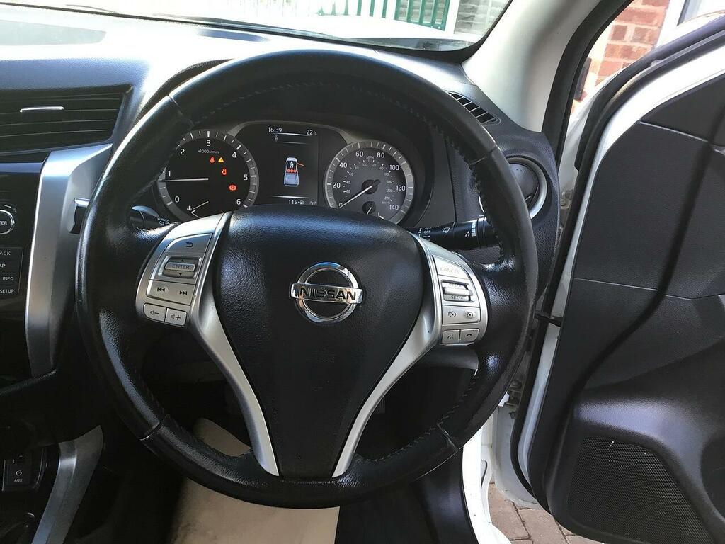 Nissan Navara Dci Tekna 4X4 Shr White #9