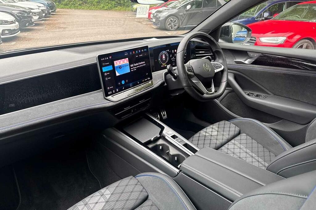 Volkswagen Passat 1.5 Tsi Ehybrid 272 R-line Dsg KP75BHK Black #2