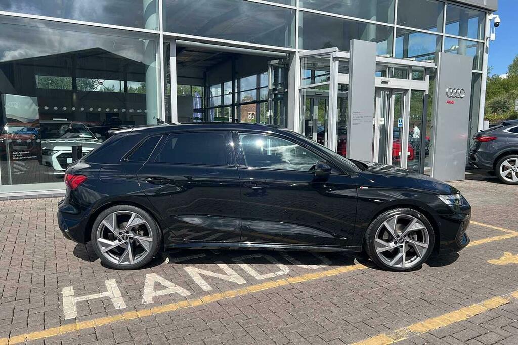 Audi A3 Black Edition 35 Tfsi 150 Ps S Tronic HJ25UPY White #4