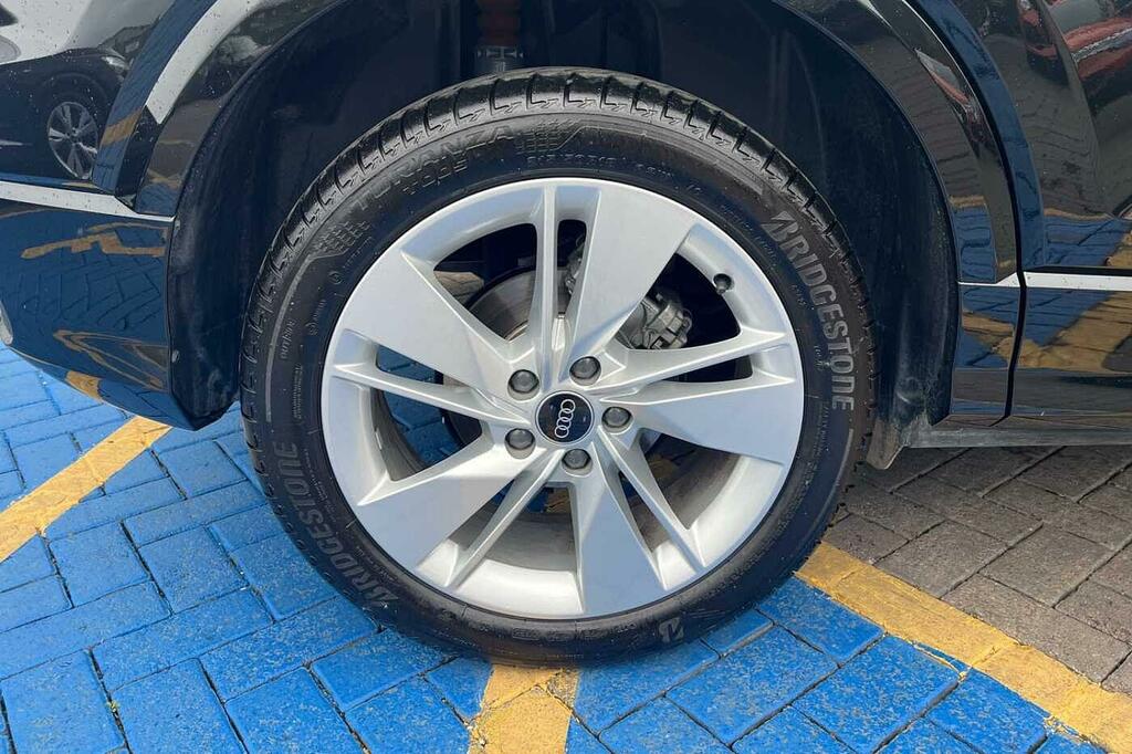 Audi Q2 S Line 35 Tfsi 150 Ps S Tronic VE75HXD Black #5