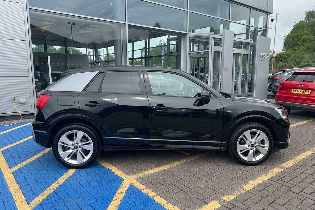 Audi Q2 S Line 35 Tfsi 150 Ps S Tronic VE75HXD Black #4