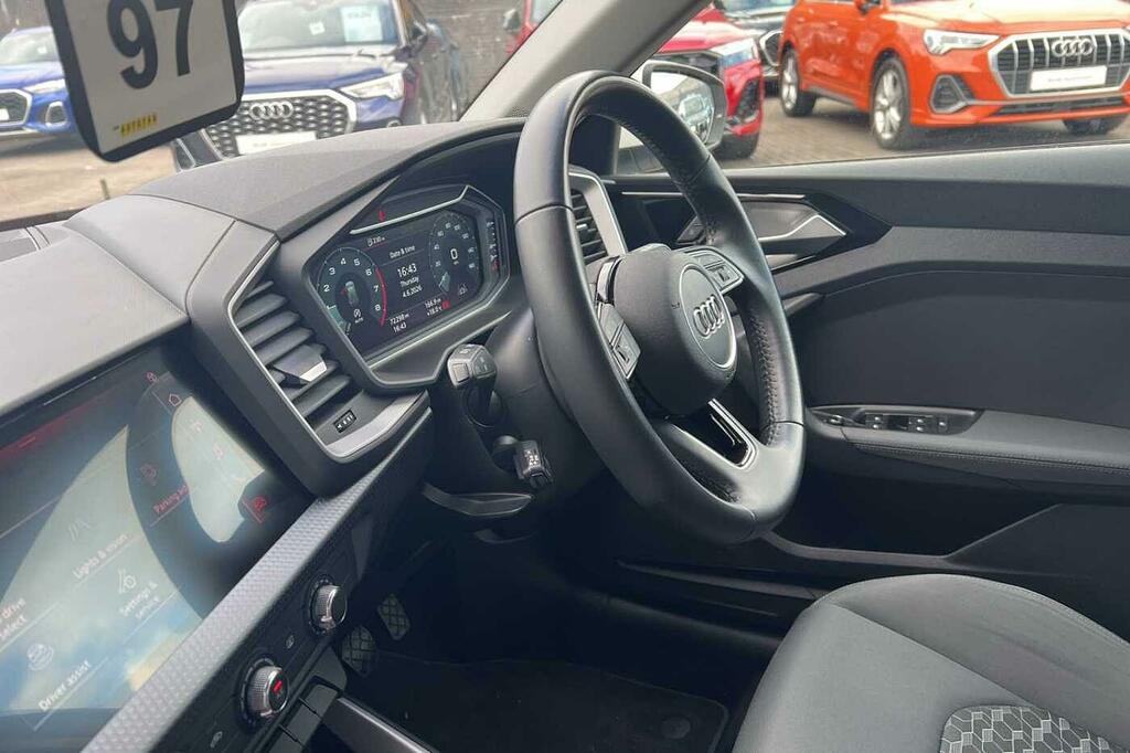 Audi A1 Sport 30 Tfsi 116 Ps 6-Speed VN19JKV White #2