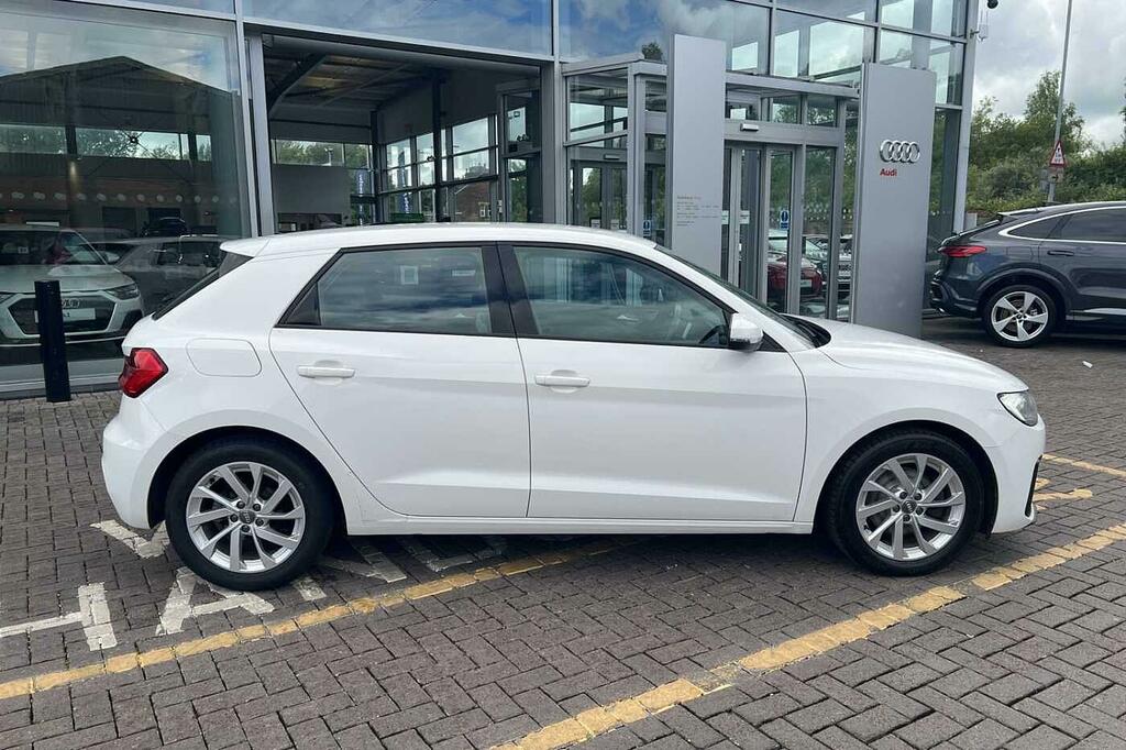 Audi A1 Sport 30 Tfsi 116 Ps 6-Speed VN19JKV White #4