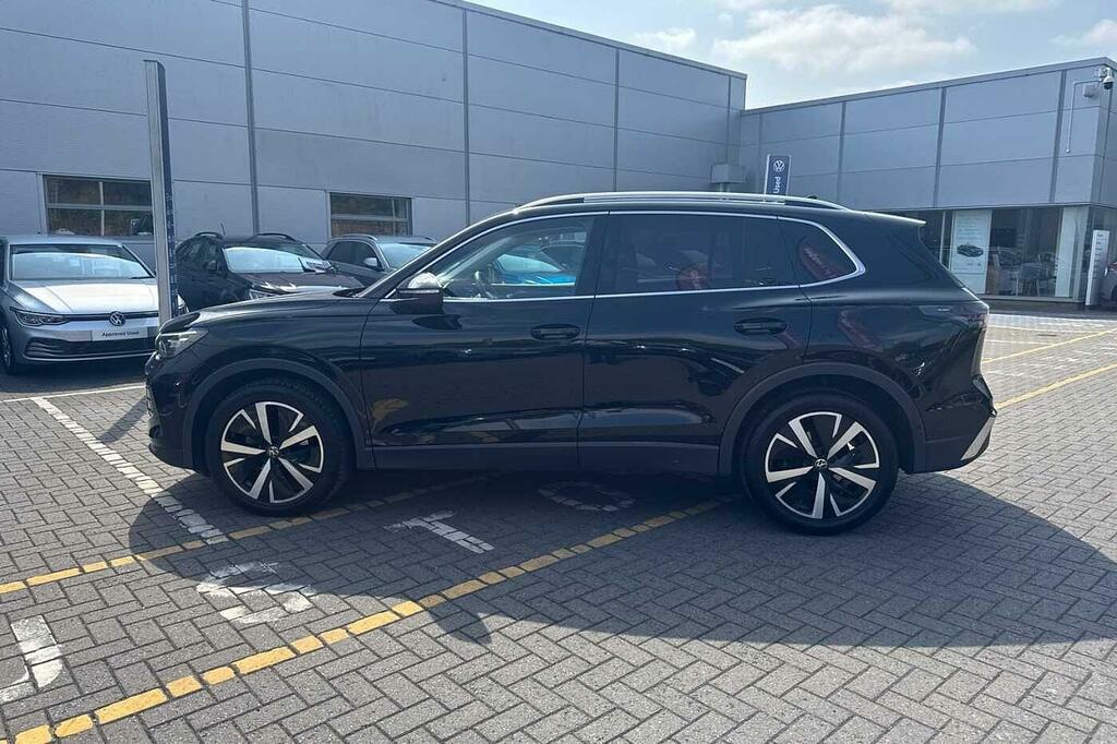 Volkswagen Tiguan 1.5 Etsi 150 Elegance Dsg Black #4