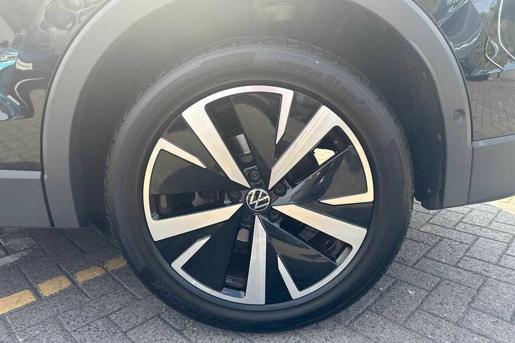 Volkswagen Tiguan 1.5 Etsi 150 Elegance Dsg Black #5