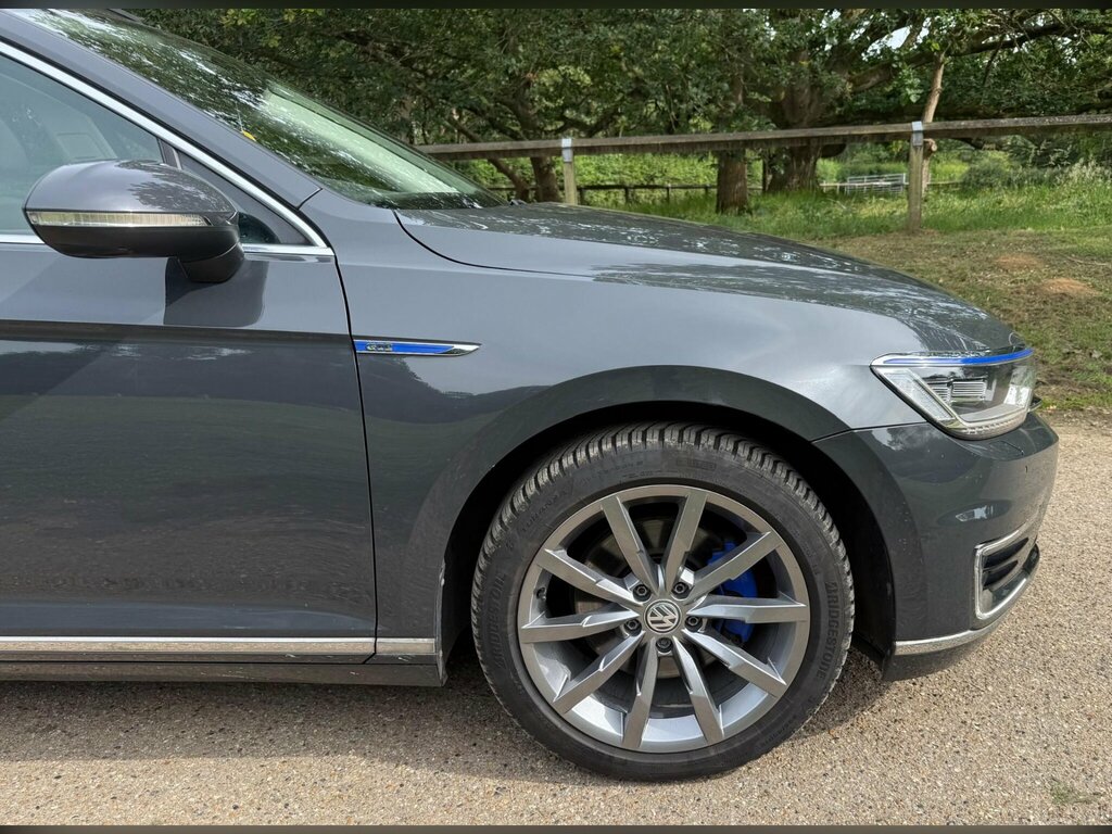 Volkswagen Passat 1.6 Se Business Tdi White #35