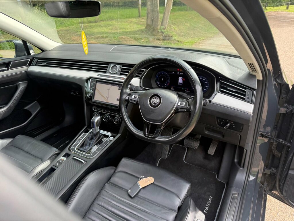 Volkswagen Passat 1.6 Se Business Tdi White #16