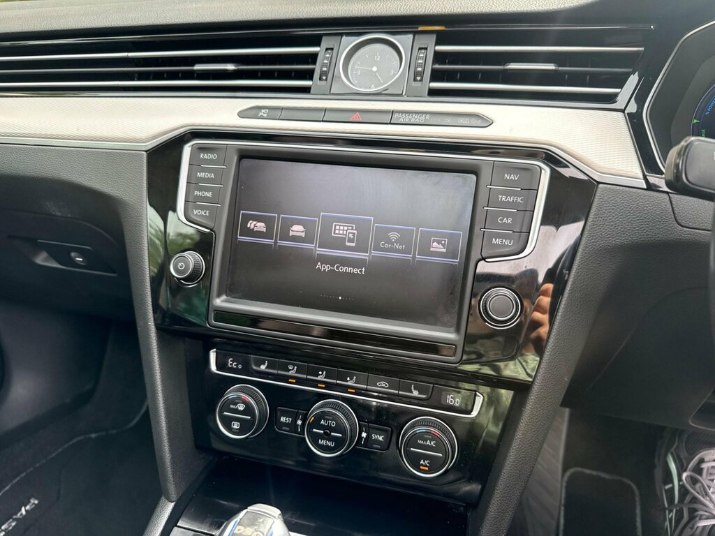 Volkswagen Passat 1.6 Se Business Tdi White #31