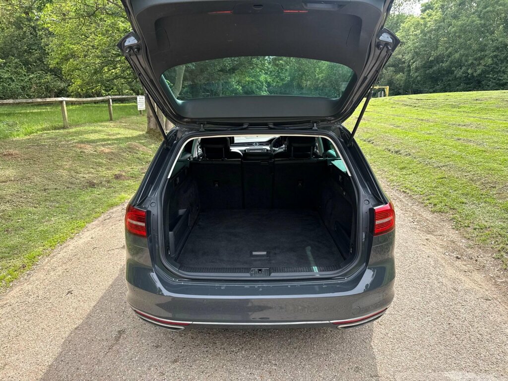 Volkswagen Passat 1.6 Se Business Tdi White #32