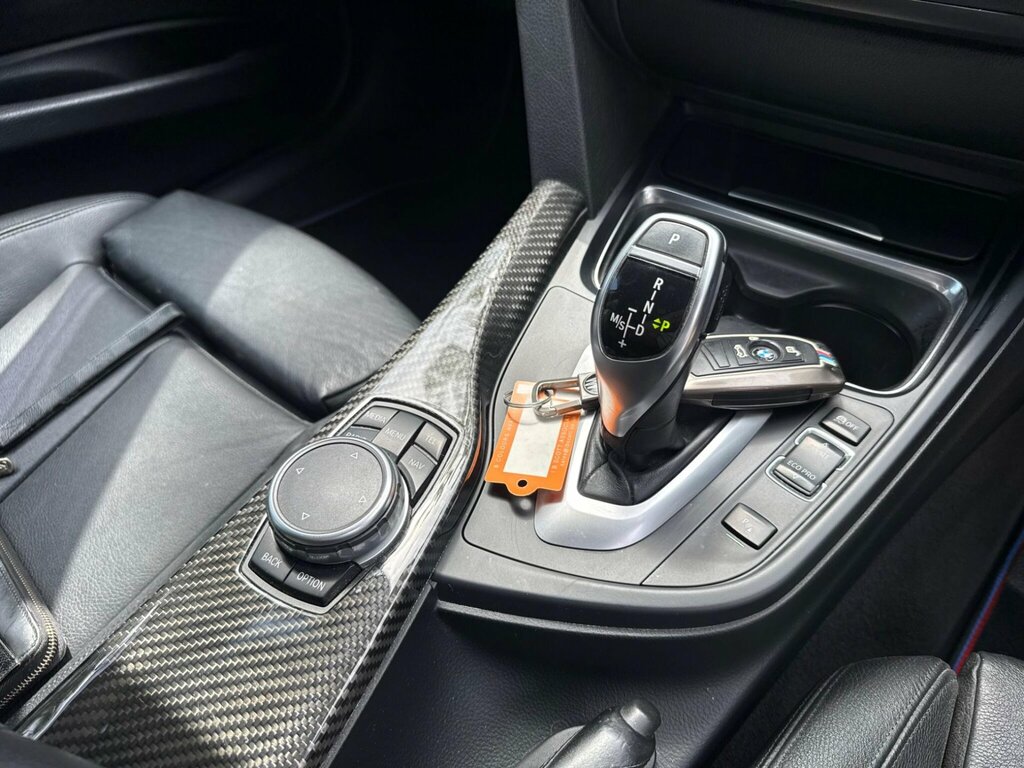 BMW 3 Series 2.0 318D Sport Saloon 2015 White #24