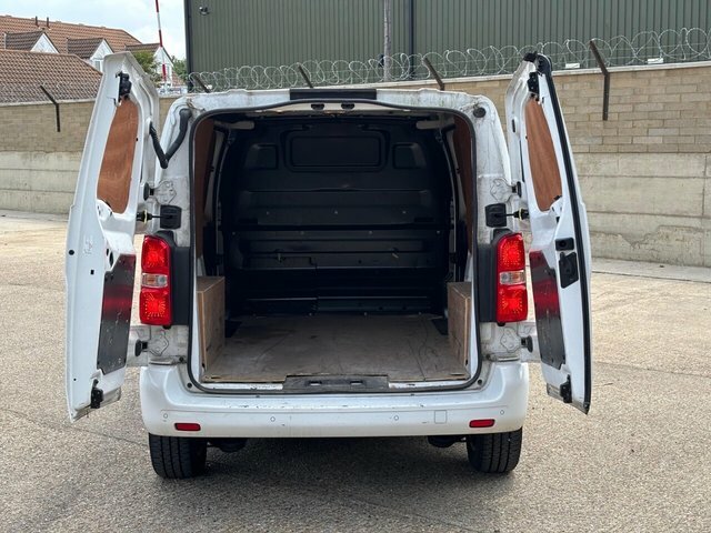 Citroen Dispatch 2.0 Bluehdi 1400Driver Pro M Panel Van 6Dr White #2