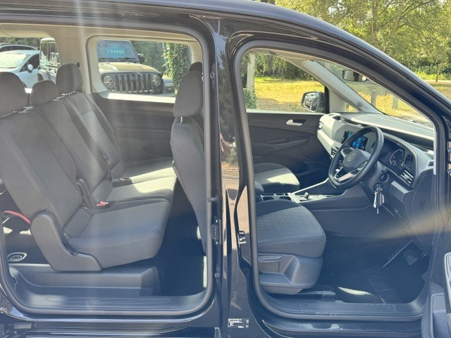 Volkswagen Caddy Maxi Life 2.0 Tdi 122 Life Dsg KR72JYA Black #2