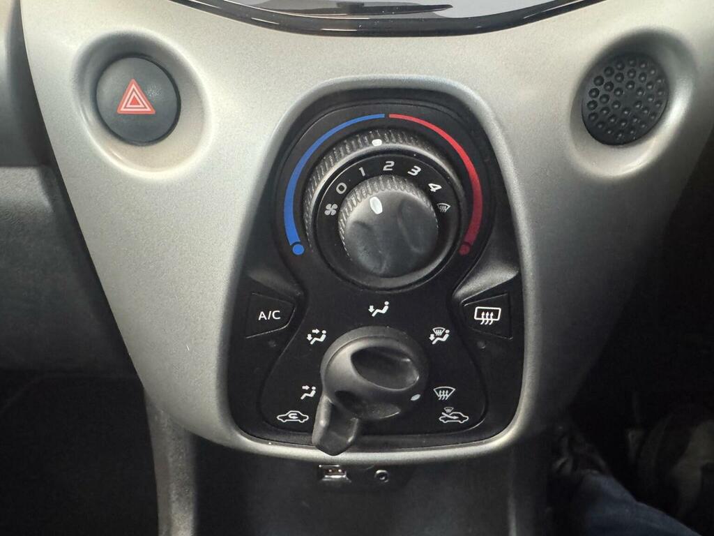 Peugeot 108 1.0 Active White #38