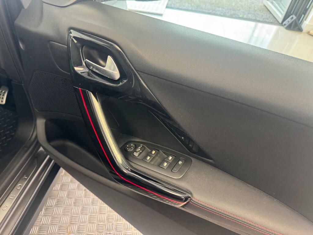 Peugeot 2008 1.2 Puretech Active Grey #72