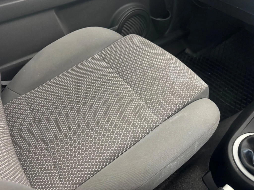 Volkswagen Fox 1.2L Urban 6V 54 Bhp Silver #36