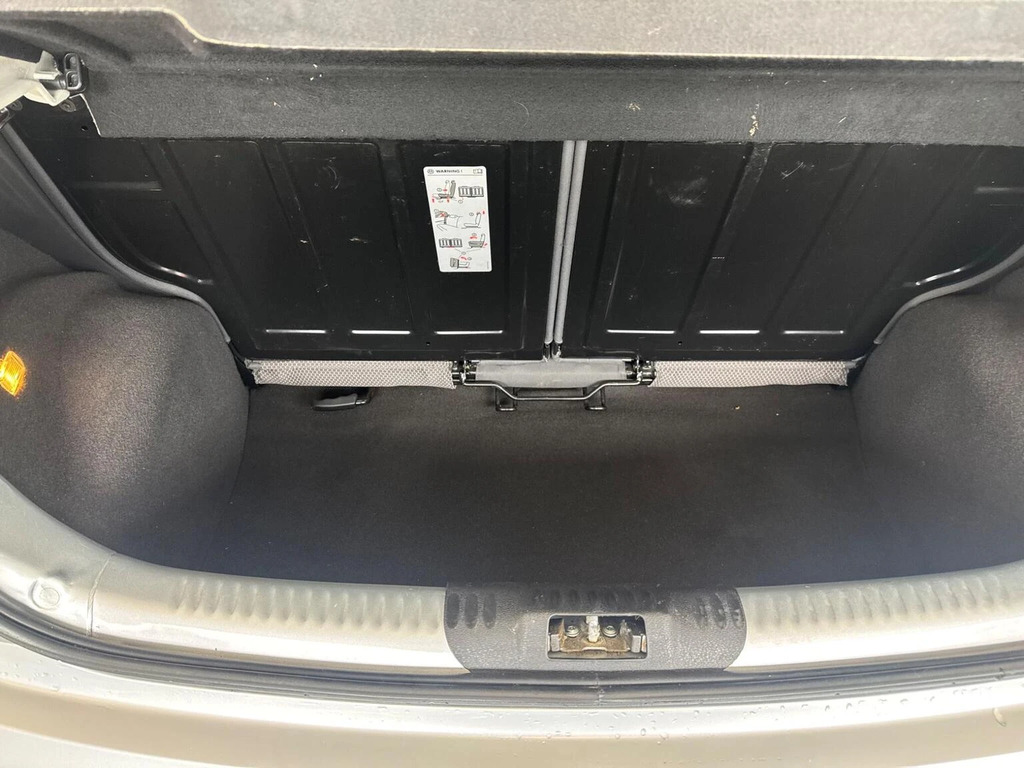 Volkswagen Fox 1.2L Urban 6V 54 Bhp Silver #35
