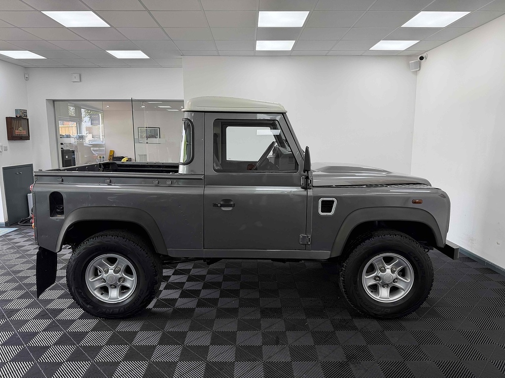 Land Rover Defender 90 Suv Green #7