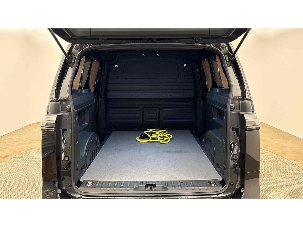 Volkswagen ID.Buzz Pro Commerce Plus Black #5
