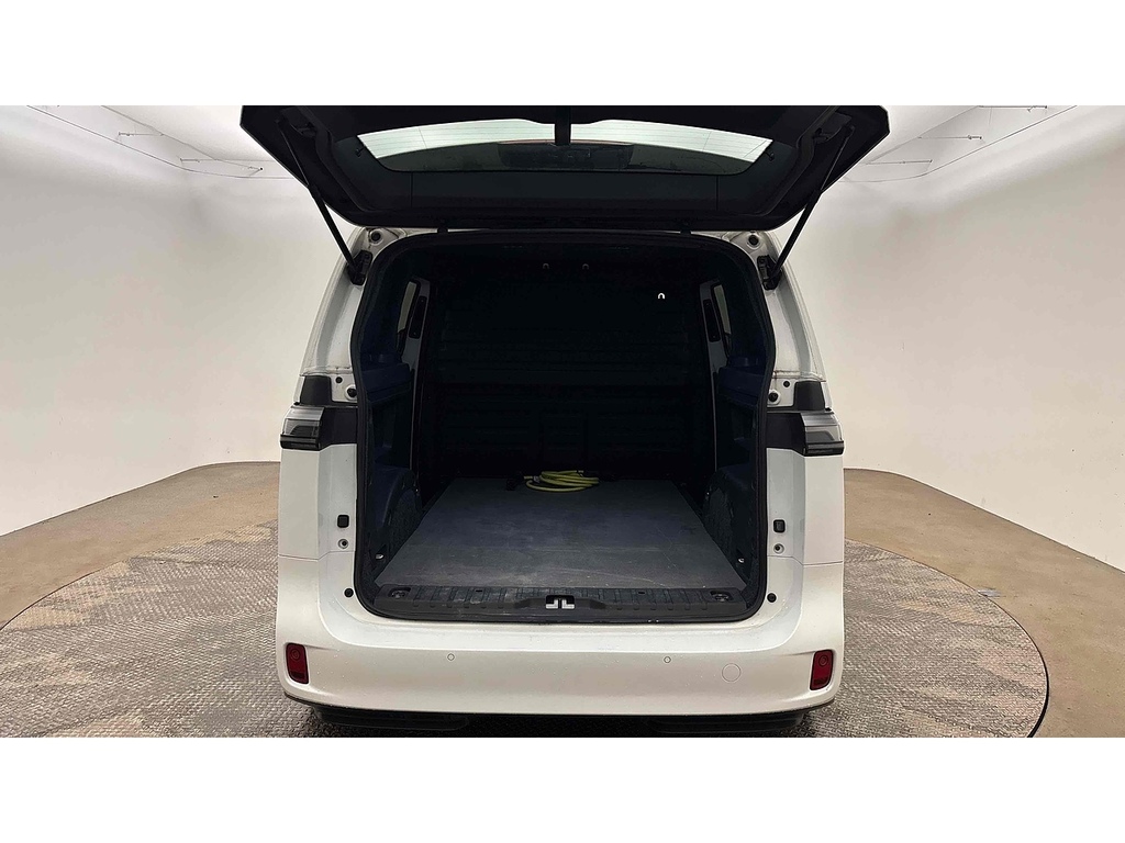 Volkswagen ID.Buzz Pro Commerce Plus White #6