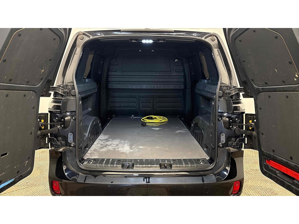Volkswagen ID.Buzz Pro Commerce Plus Black #6