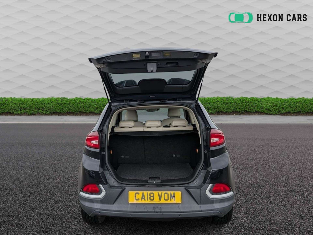 MG GS Hatchback White #15