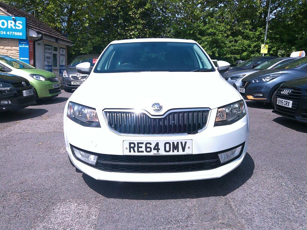 Skoda Octavia Hatchback 1.6 Tdi Black Edition Euro 5 Ss RE64OMV White #2