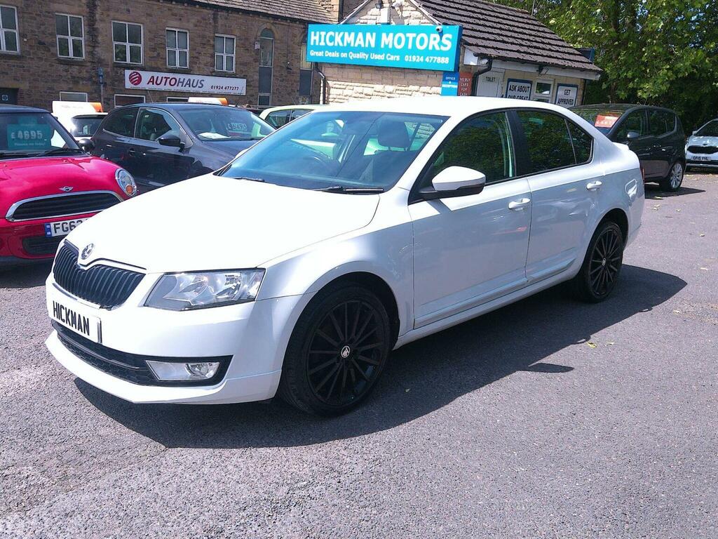 Skoda Octavia Hatchback 1.6 Tdi Black Edition Euro 5 Ss White