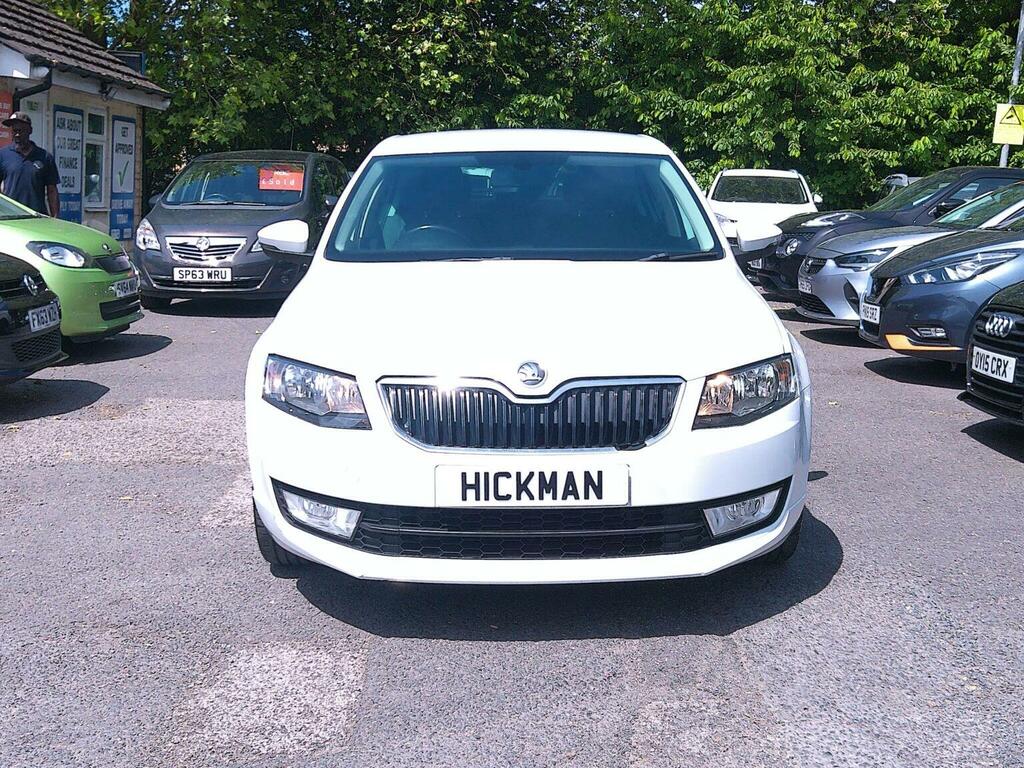 Skoda Octavia Hatchback 1.6 Tdi Black Edition Euro 5 Ss RE64OMV White #3