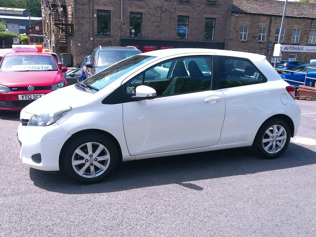 Toyota Yaris Hatchback 1.33 Dual Vvt-i Tr Euro 5 201212 ST12OVO White #5