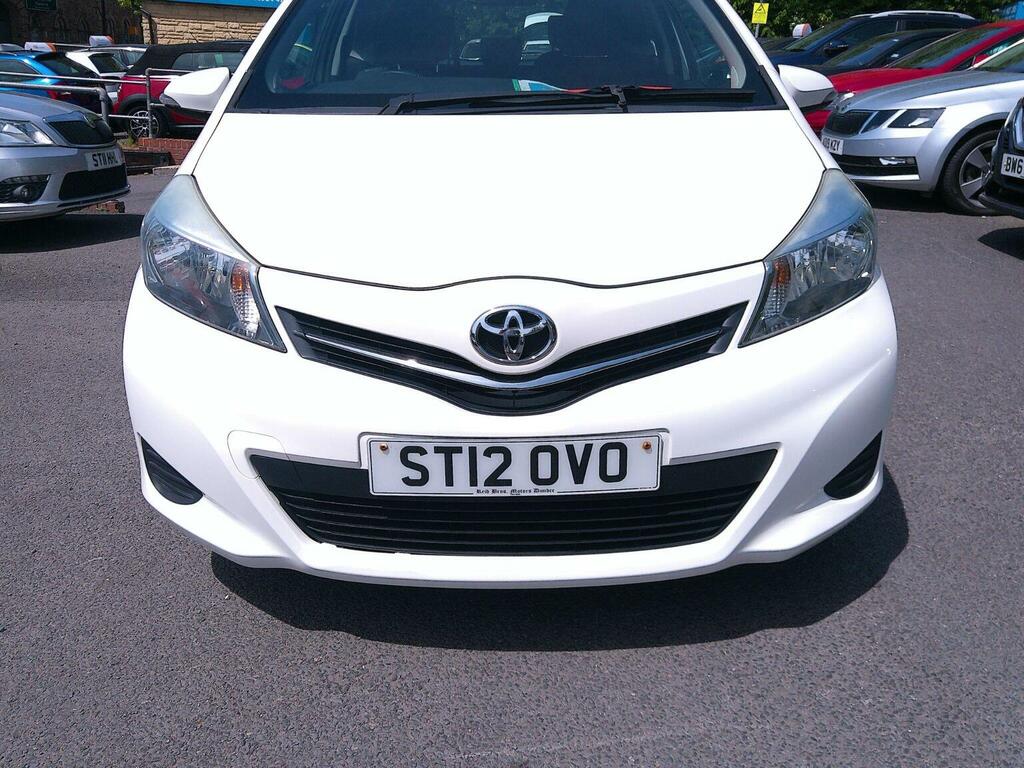 Toyota Yaris Hatchback 1.33 Dual Vvt-i Tr Euro 5 201212 ST12OVO White #2