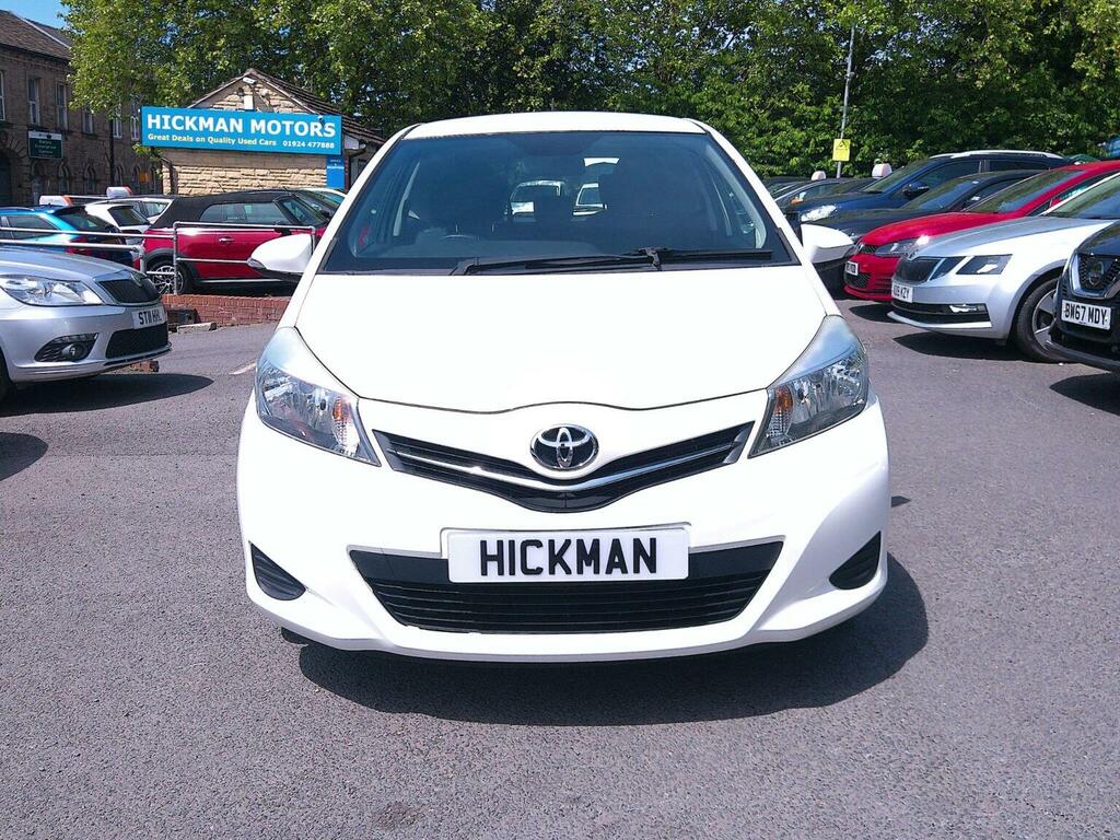 Toyota Yaris Hatchback 1.33 Dual Vvt-i Tr Euro 5 201212 ST12OVO White #3
